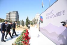 Государственные и общественные деятели Азербайджана продолжают посещать Парк Победы (ФОТО)