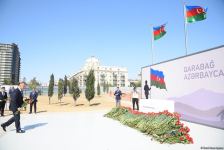 Государственные и общественные деятели Азербайджана продолжают посещать Парк Победы (ФОТО)