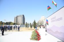 Государственные и общественные деятели Азербайджана продолжают посещать Парк Победы (ФОТО)
