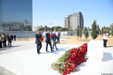 Государственные и общественные деятели Азербайджана продолжают посещать Парк Победы (ФОТО)