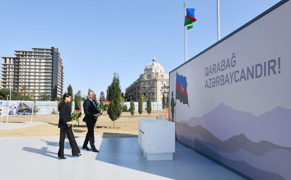 Президент Ильхам Алиев и Первая леди Мехрибан Алиева посетили в Баку строящийся Парк Победы (ФОТО/ВИДЕО)