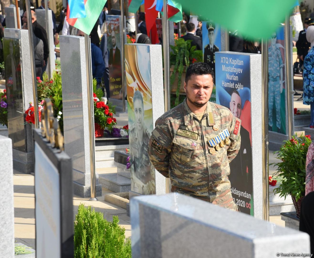 Азербайджанский народ чтит память шехидов Отечественной войны (ФОТО)