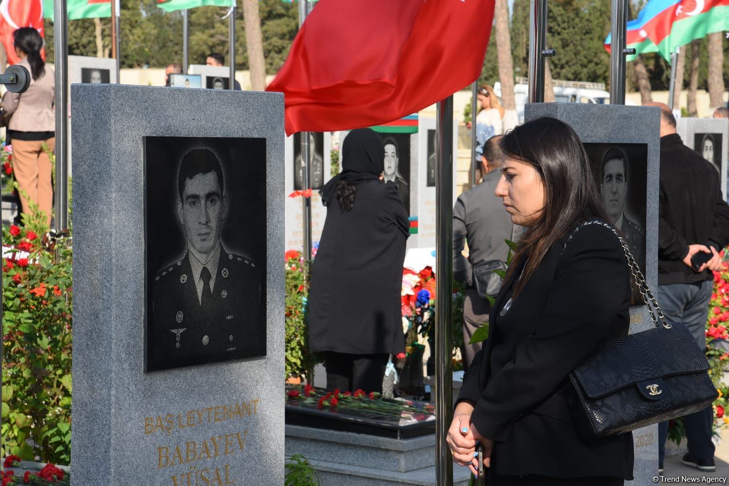 Азербайджанский народ чтит память шехидов Отечественной войны (ФОТО)