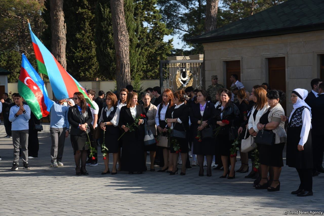 Азербайджанский народ чтит память шехидов Отечественной войны (ФОТО)