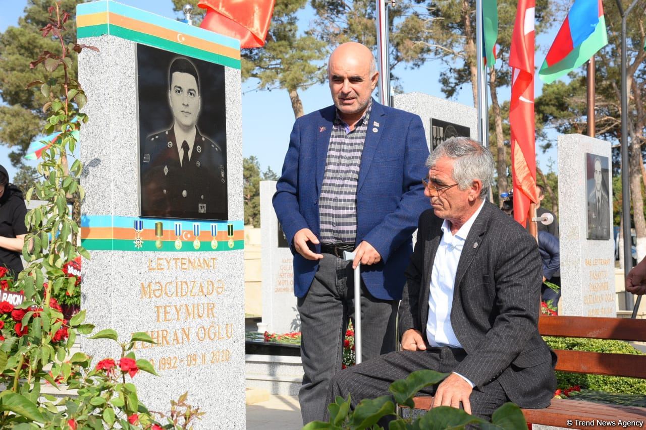 Азербайджанский народ чтит память шехидов Отечественной войны (ФОТО)