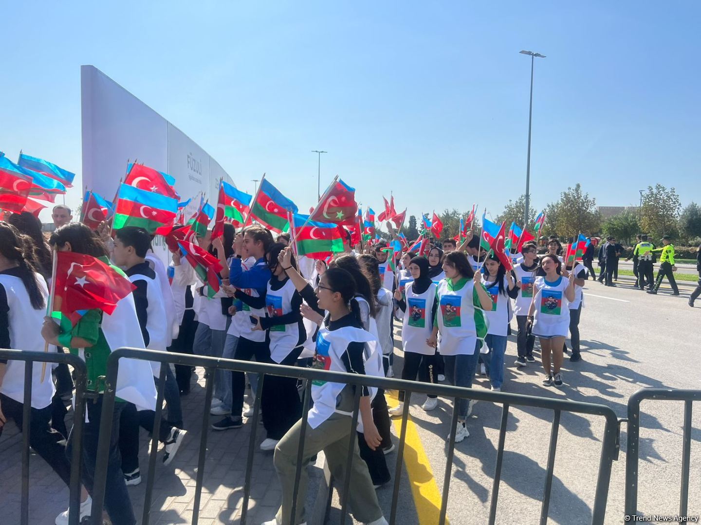 Депутаты парламента и другие официальные лица Азербайджана посетили в Баку строящийся Парк Победы (ФОТО/ВИДЕО)