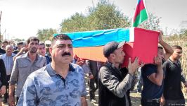 Останки пропавшего без вести 30 лет назад в Физули азербайджанского военнослужащего доставили в Сальян (ФОТО/ВИДЕО)