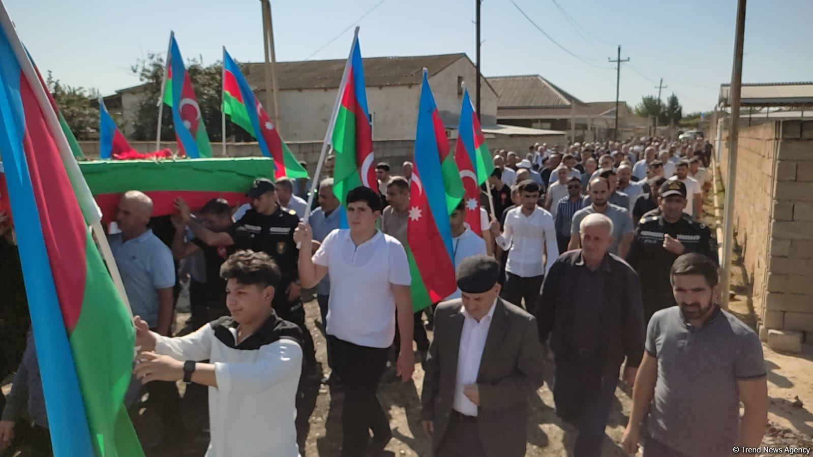 Останки пропавшего без вести 30 лет назад азербайджанского военнослужащего похоронили в Сальяне (ФОТО/ВИДЕО)