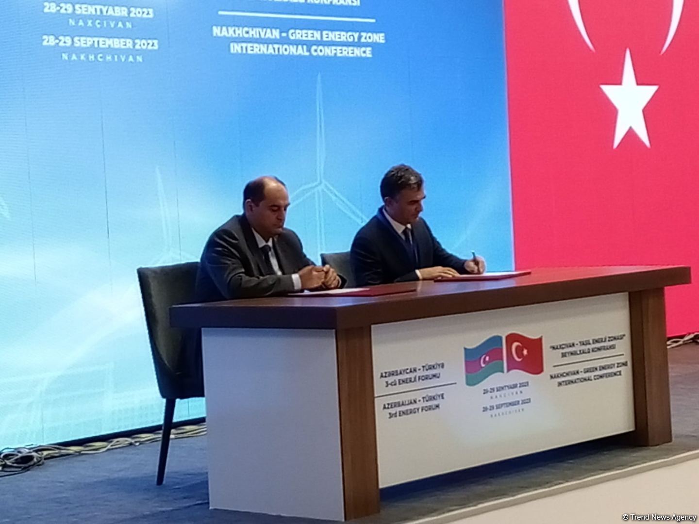 Azerbaijan, Czech engineering company sign MoU in renewable energy field (PHOTO)