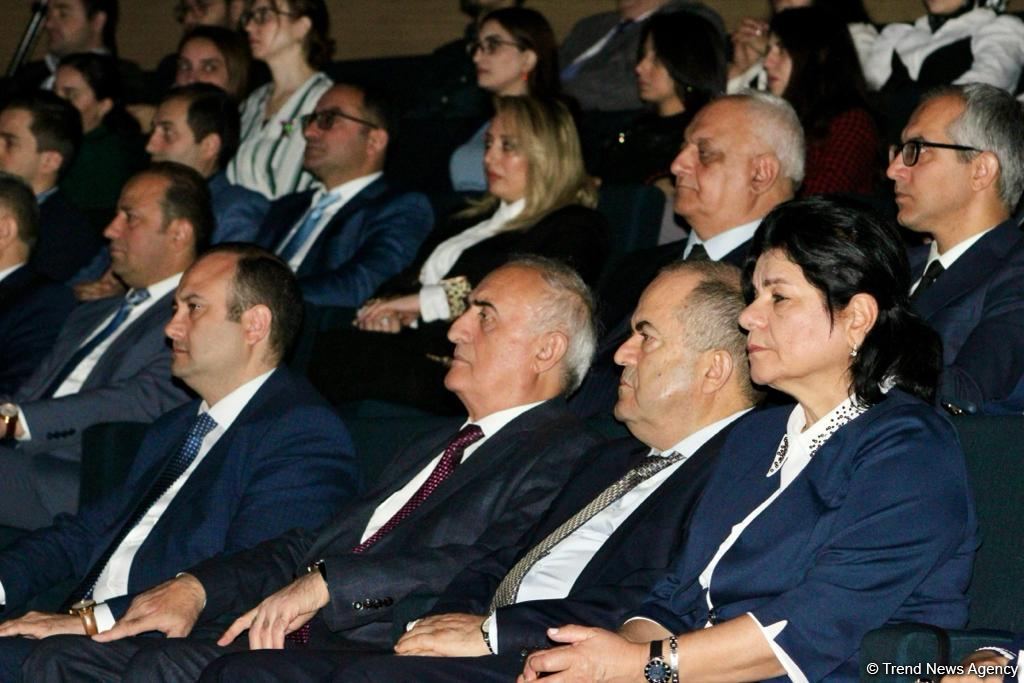 В Центре Гейдара Алиева проходит мероприятие "Гейдар Алиев и Президентские стипендиаты: стратегия, направленная на будущее" (ФОТО)