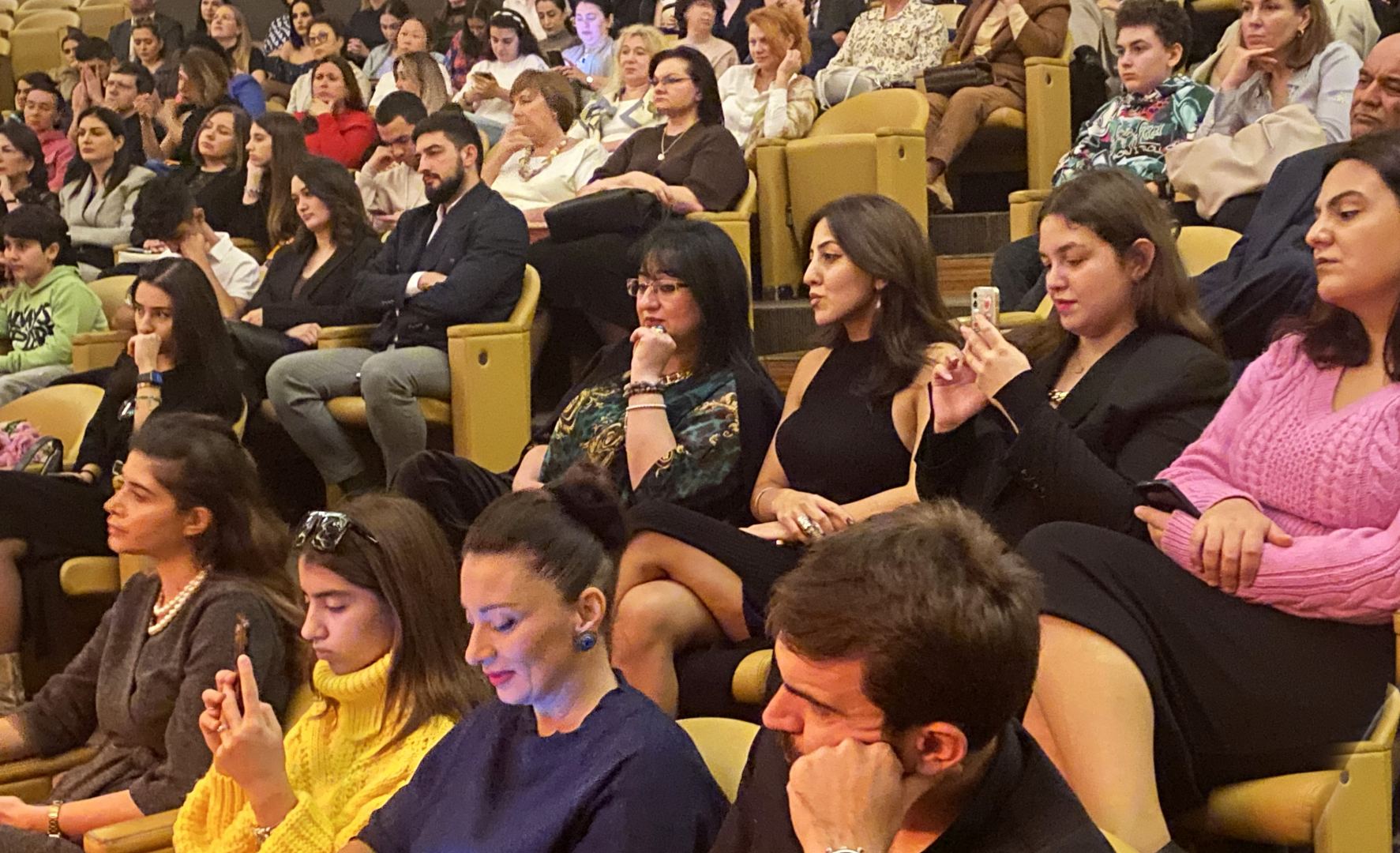 Лоренцо Баньяти в Баку: Кто-то видит и чувствует воду. А кто-то вообще, горы! (ФОТО)
