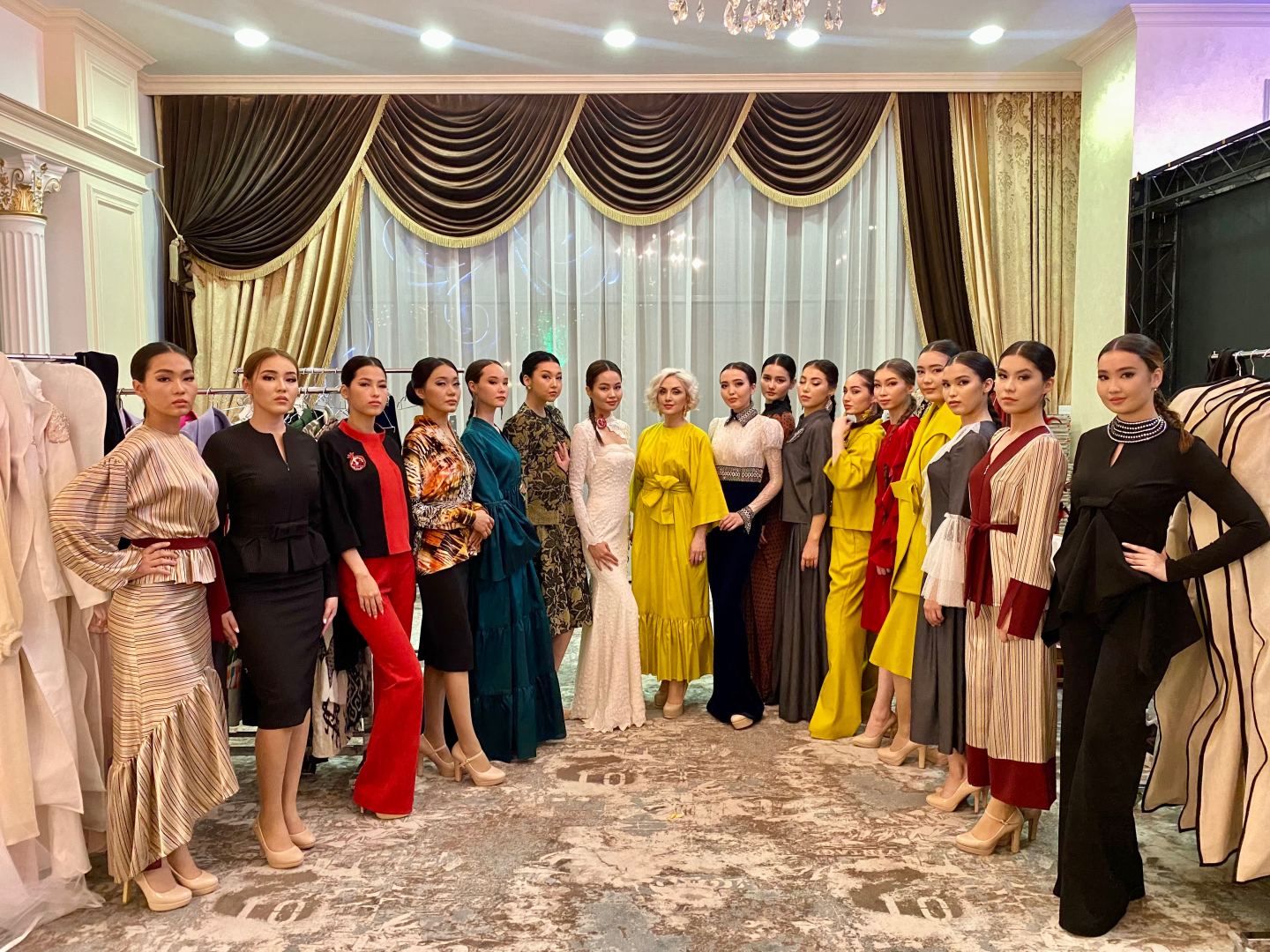 "Коллаж" Гюльнары Халиловой с успехом представлен на Tengrii Fashion Week в Казахстане (ФОТО)