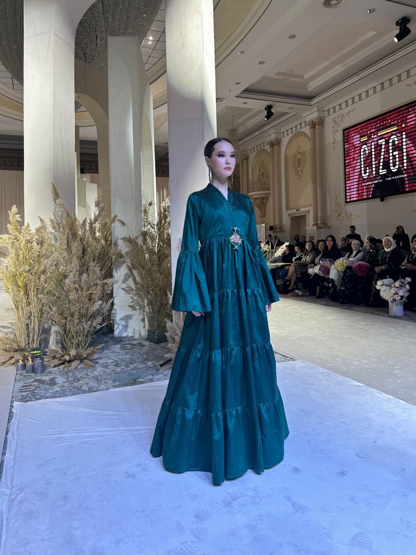"Коллаж" Гюльнары Халиловой с успехом представлен на Tengrii Fashion Week в Казахстане (ФОТО)