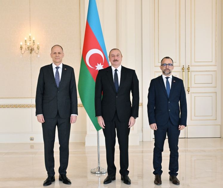 Президент Ильхам Алиев принял верительные грамоты новоназначенного посла Швейцарии в Азербайджане (ФОТО/ВИДЕО)