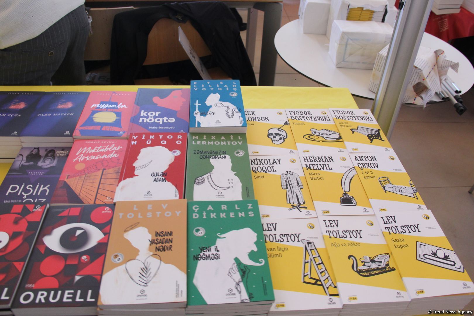 В Университете ADA состоялось открытие книжной выставки, посвященной 100-летию великого лидера Гейдара Алиева (ФОТО)