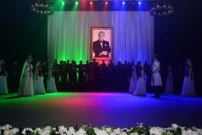 В ТЮЗ-е прошел вечер "El bilir ki, sən mənimsən", посвященный 100-летию великого лидера Гейдара Алиева (ФОТО)