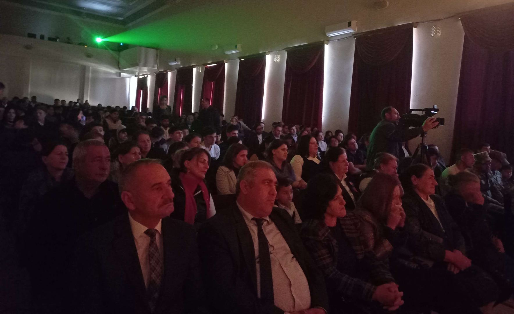 В Гузанлы представлен спектакль “İnanıram”, посвященный памяти шехидов и матерям героев Карабахской войны (ФОТО)