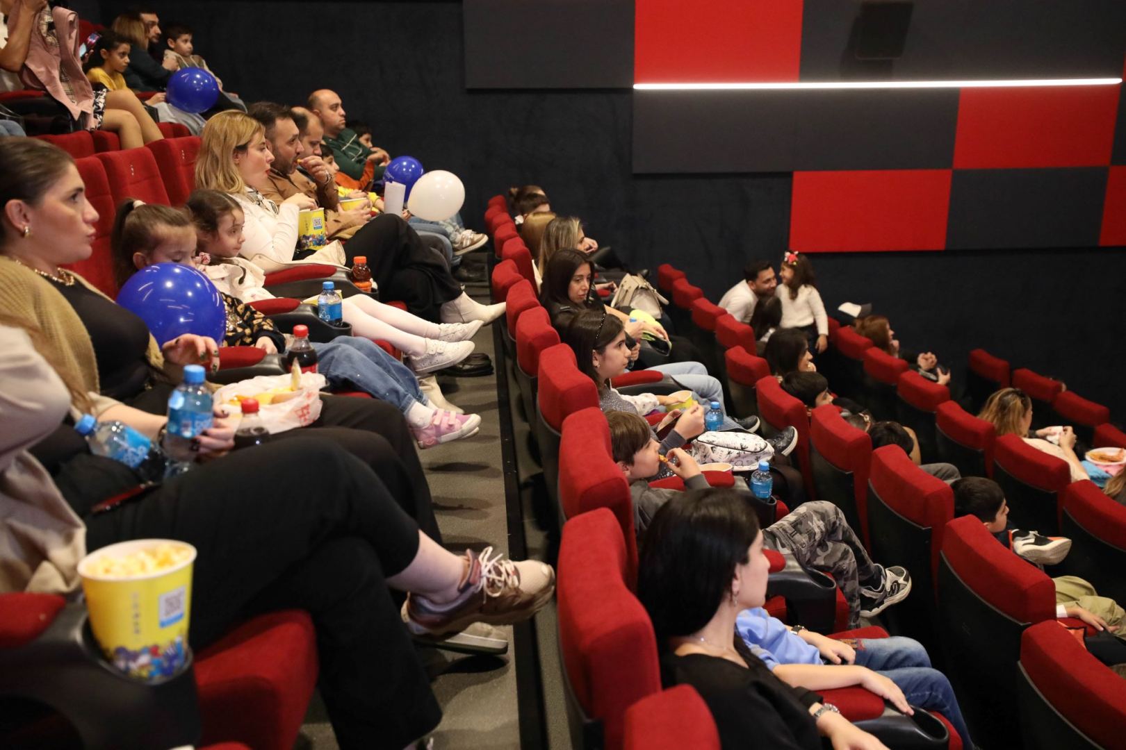 Порхать в небе и увидеть мир с высоты полета – детский праздник в CinemaPlus (ВИДЕО, ФОТО)