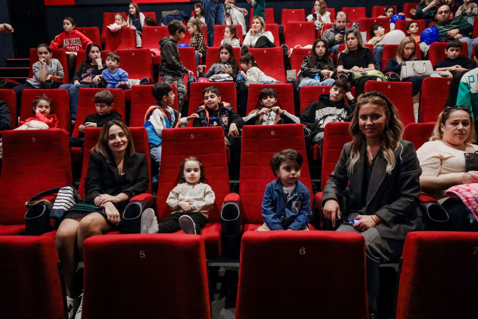 Порхать в небе и увидеть мир с высоты полета – детский праздник в CinemaPlus (ВИДЕО, ФОТО)