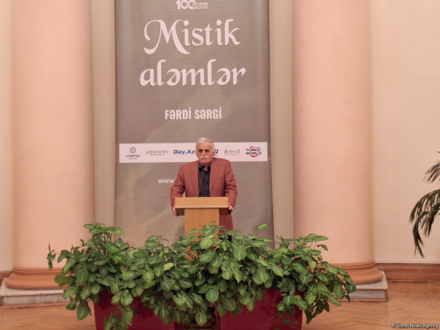 "Мистические миры" в Баку: захватывающие дух картины Вадуда Муаззина (ФОТО)
