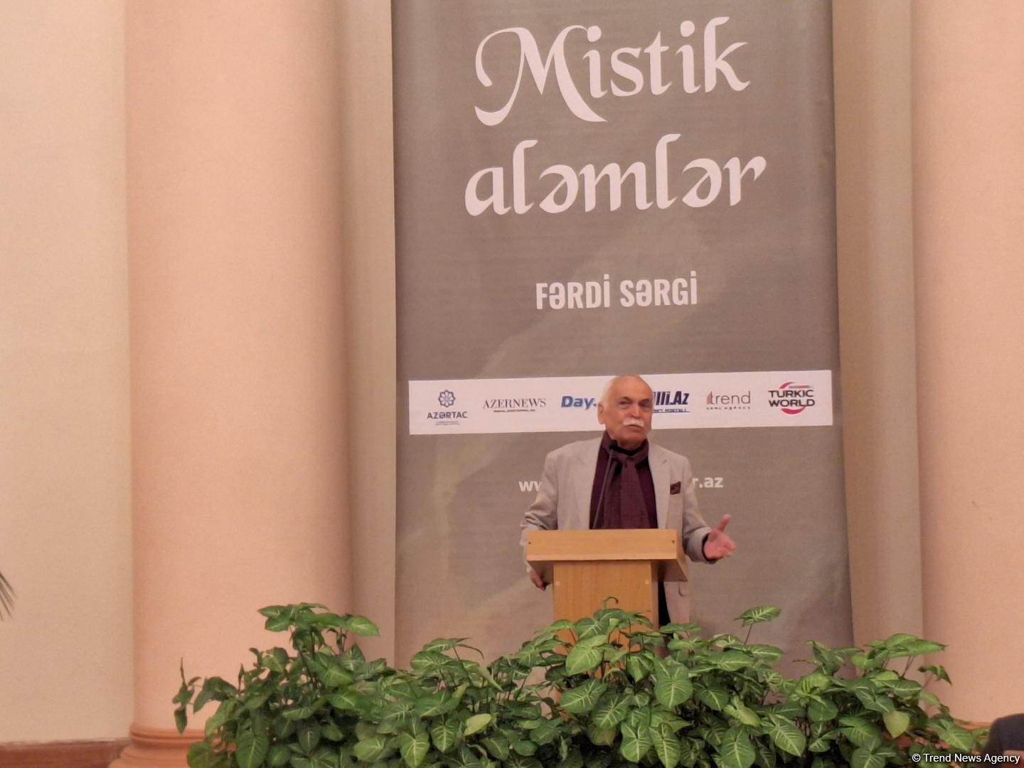 "Мистические миры" в Баку: захватывающие дух картины Вадуда Муаззина (ФОТО)