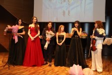 Холодным осенним вечером в Баку с прекрасными и талантливыми девушками (ФОТО)