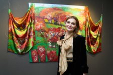 Какая красота! Произведения азербайджанских художников перенесены на шелк (ФОТО)