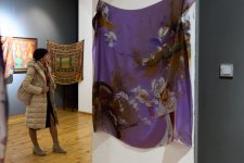 Какая красота! Произведения азербайджанских художников перенесены на шелк (ФОТО)