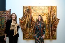 Какая красота! Произведения азербайджанских художников перенесены на шелк (ФОТО)