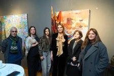 Какая красота! Произведения азербайджанских художников перенесены на шелк (ФОТО)