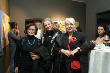 Какая красота! Произведения азербайджанских художников перенесены на шелк (ФОТО)
