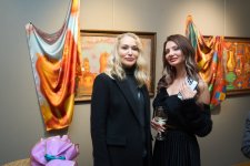 Какая красота! Произведения азербайджанских художников перенесены на шелк (ФОТО)