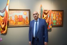 Какая красота! Произведения азербайджанских художников перенесены на шелк (ФОТО)
