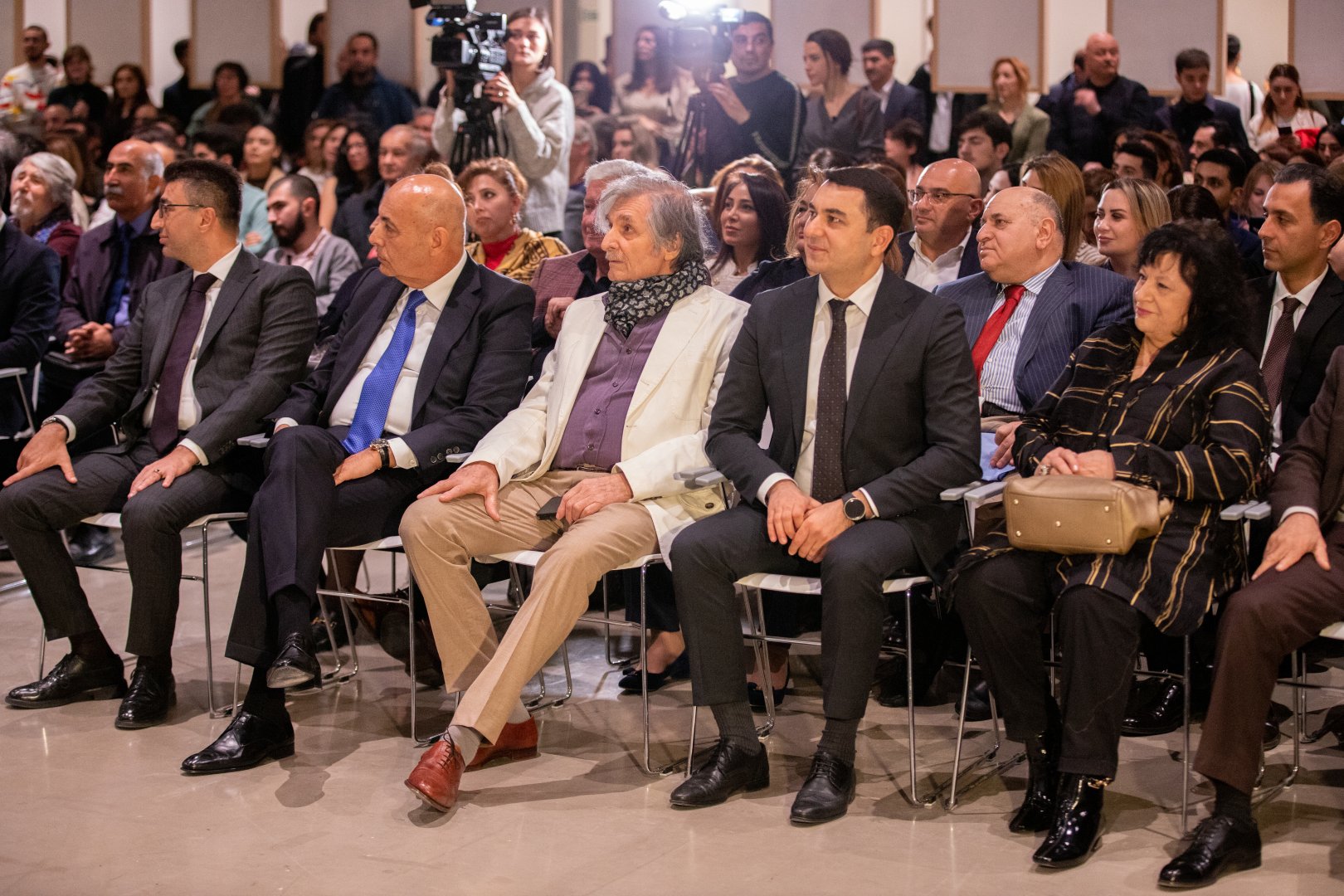 YARAT организовал выставку народного художника Фархада Халилова "Между небом и землей" (ФОТО)