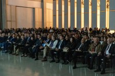 YARAT организовал выставку народного художника Фархада Халилова "Между небом и землей" (ФОТО)
