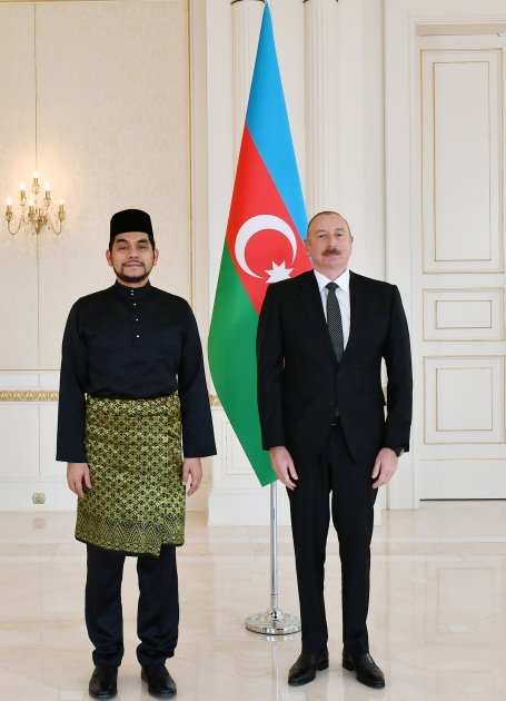 Президент Ильхам Алиев принял верительные грамоты новоназначенного посла Малайзии (ФОТО/ВИДЕО)
