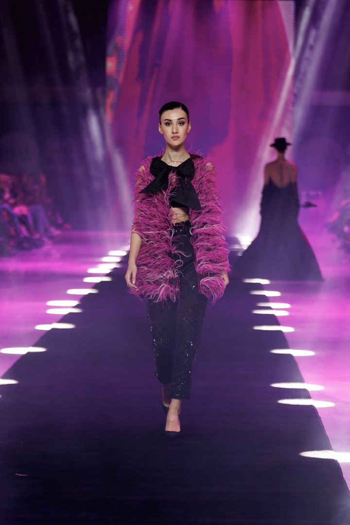Baku Fashion Week 2023 – от огненного танца и роскошных тканей до национальных мотивов (ФОТО)