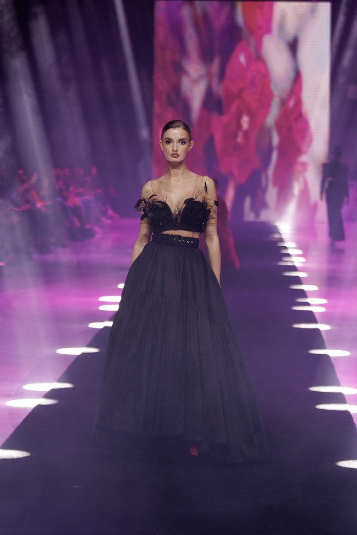 Baku Fashion Week 2023 – от огненного танца и роскошных тканей до национальных мотивов (ФОТО)