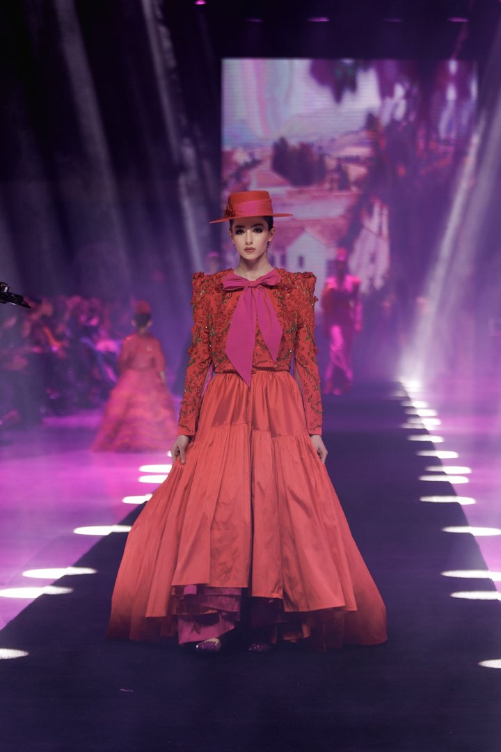 Baku Fashion Week 2023 – от огненного танца и роскошных тканей до национальных мотивов (ФОТО)