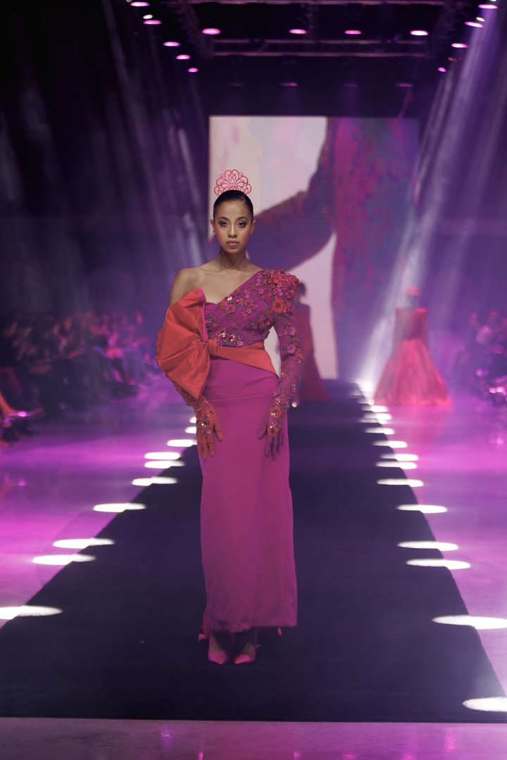 Baku Fashion Week 2023 – от огненного танца и роскошных тканей до национальных мотивов (ФОТО)