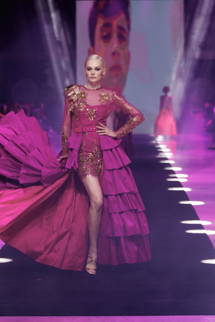 Baku Fashion Week 2023 – от огненного танца и роскошных тканей до национальных мотивов (ФОТО)