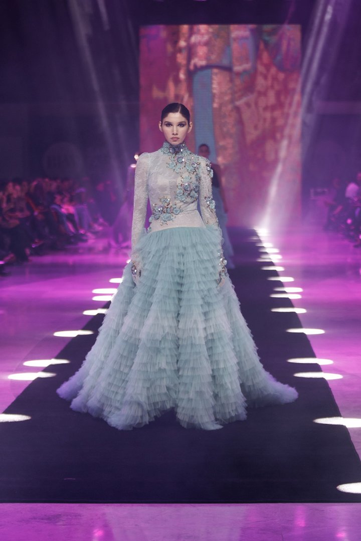 Baku Fashion Week 2023 – от огненного танца и роскошных тканей до национальных мотивов (ФОТО)