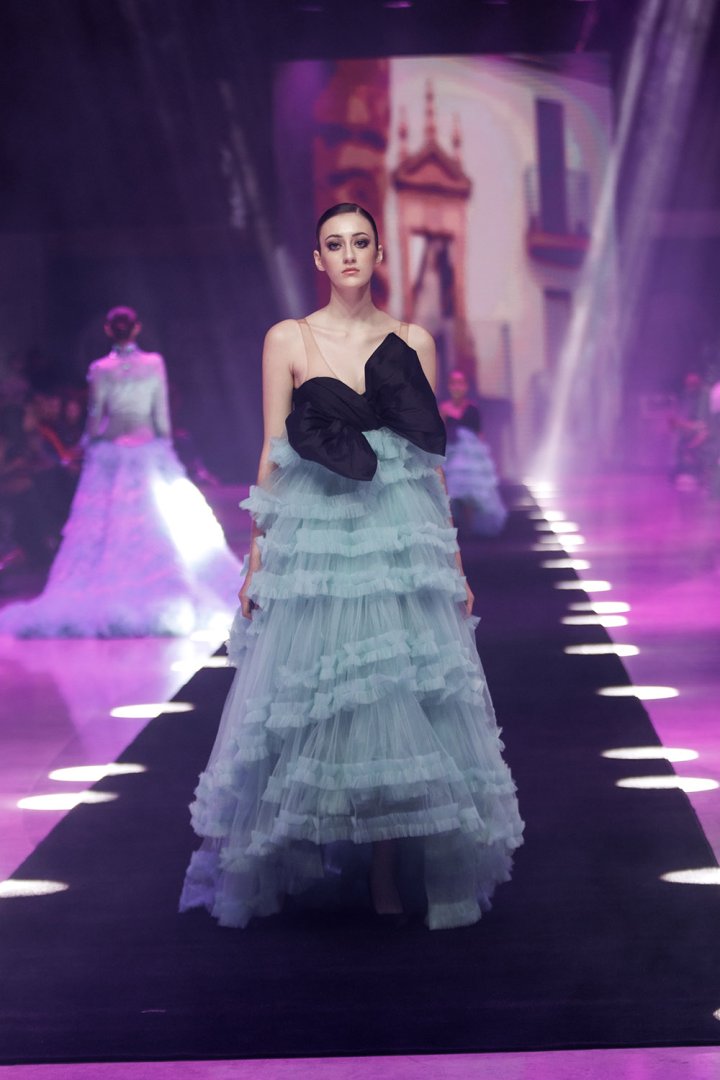 Baku Fashion Week 2023 – от огненного танца и роскошных тканей до национальных мотивов (ФОТО)