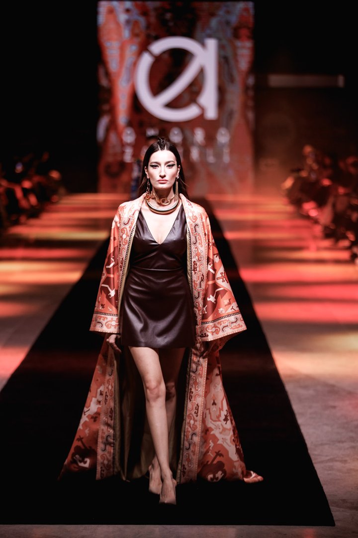 Baku Fashion Week 2023 – от огненного танца и роскошных тканей до национальных мотивов (ФОТО)