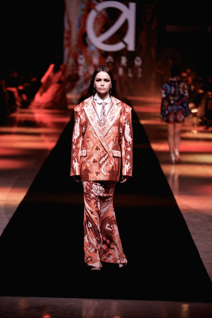 Baku Fashion Week 2023 – от огненного танца и роскошных тканей до национальных мотивов (ФОТО)