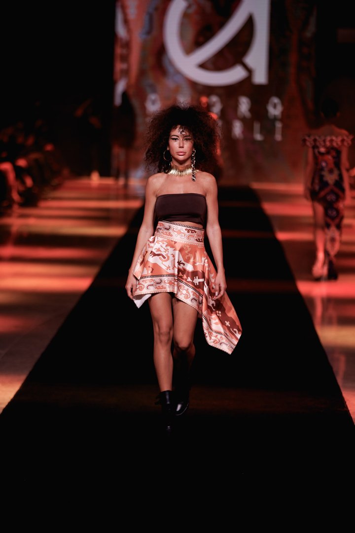 Baku Fashion Week 2023 – от огненного танца и роскошных тканей до национальных мотивов (ФОТО)