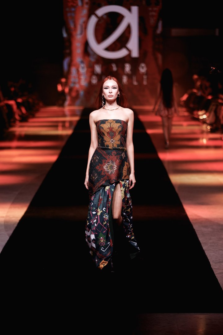 Baku Fashion Week 2023 – от огненного танца и роскошных тканей до национальных мотивов (ФОТО)