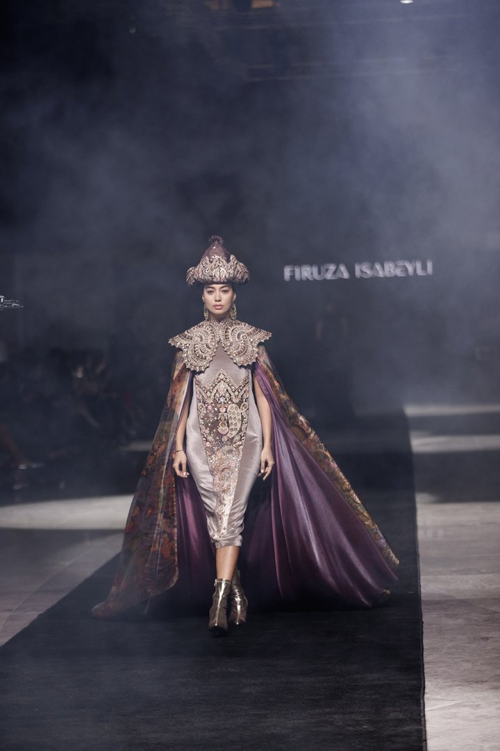 Baku Fashion Week 2023 – от огненного танца и роскошных тканей до национальных мотивов (ФОТО)