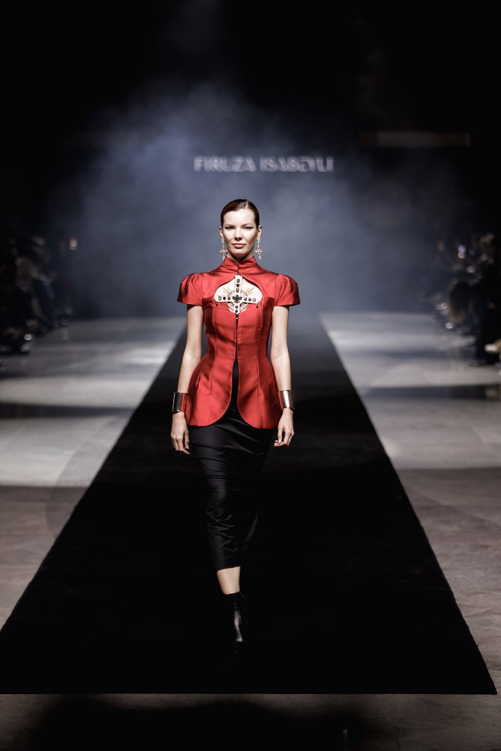 Baku Fashion Week 2023 – от огненного танца и роскошных тканей до национальных мотивов (ФОТО)