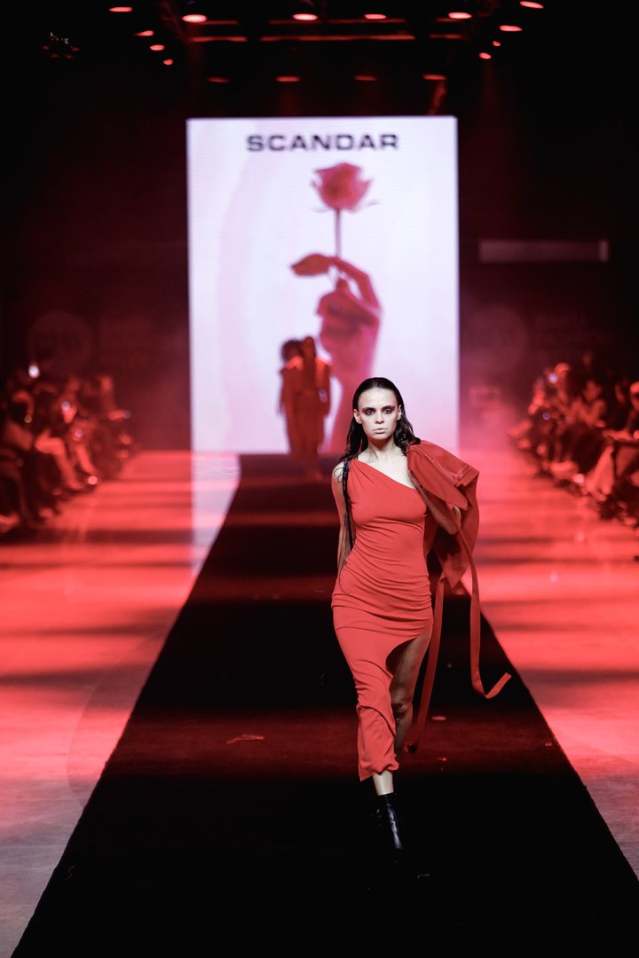 Baku Fashion Week 2023 – от огненного танца и роскошных тканей до национальных мотивов (ФОТО)